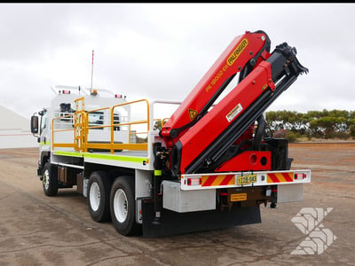 Tray-Truck-Fitout-with-Palfinger-Crane